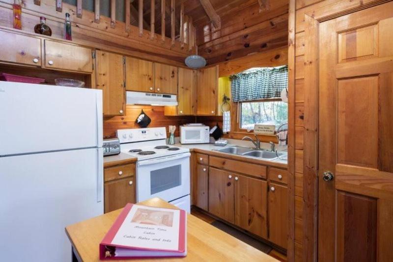 Mountain Time Cabin, Hot Tub, Fire Pit, Fireplace Villa Blue Ridge Luaran gambar